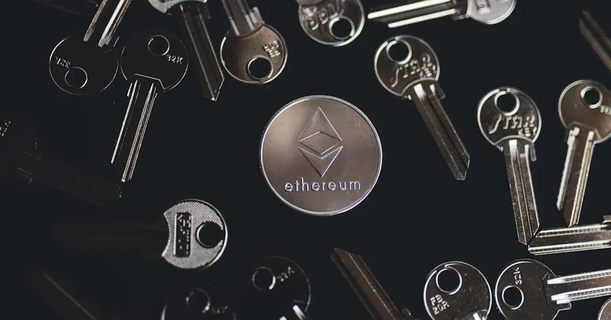 a bunch of keys sitting next to each other